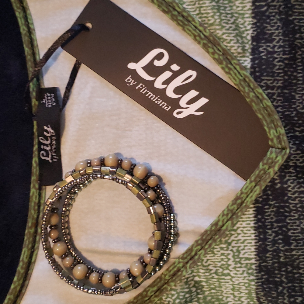 3/$20 New Lily tunic with matching bracelet - Picture 4 of 8